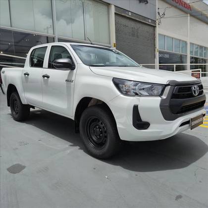 TOYOTA HILUX 2.8 D-4D TURBO DIESEL CD POWER PACK 4X4 AUTOMÁTICO